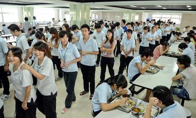 企業(yè)將食堂承包出去一年到底能省多少錢(qián)？